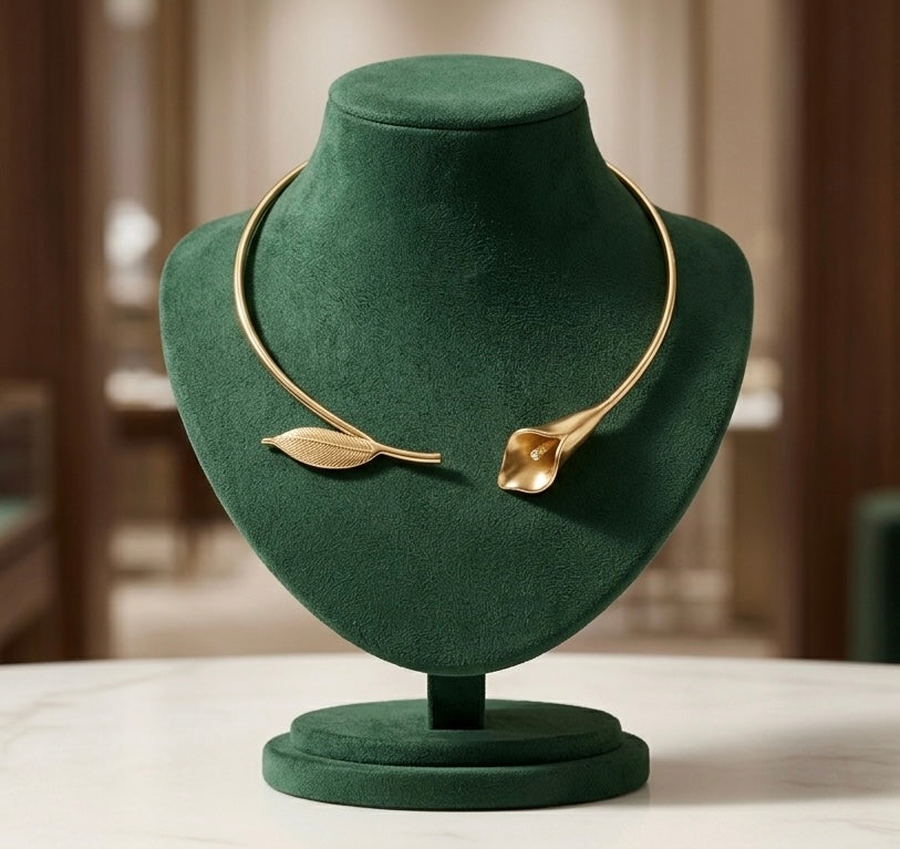 Minimal Leaf & Calla Lily
Gold Open Choker Necklace Set