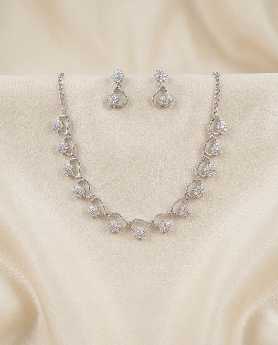 Silver Love Bloom Necklace Set