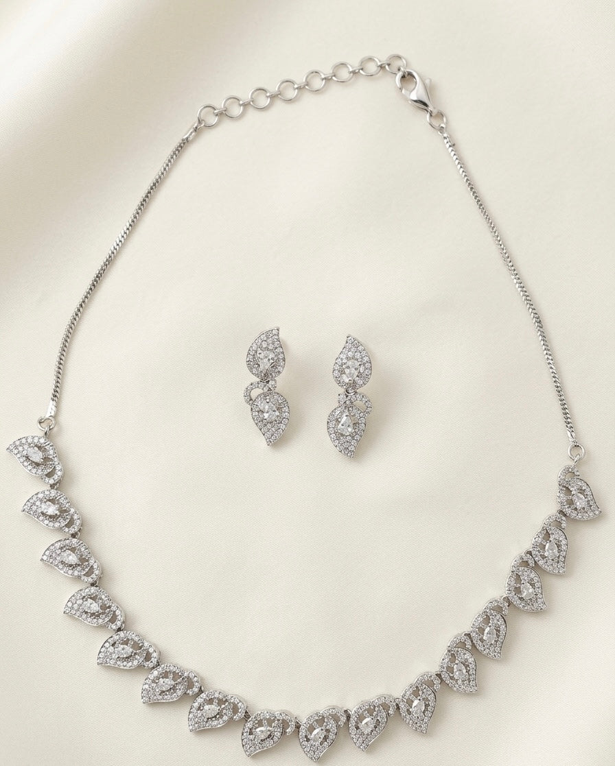 Zyra Leaf Necklace Set