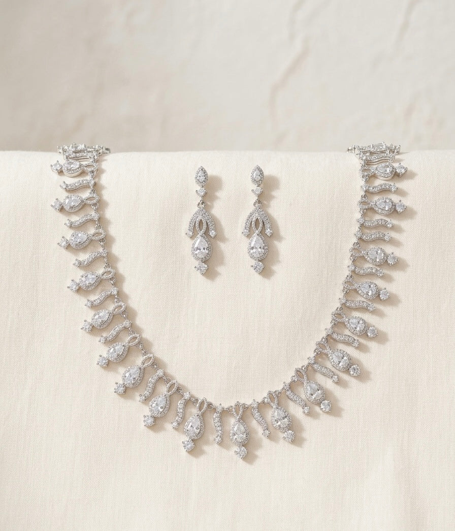 Ornella Teardrop Necklace Set