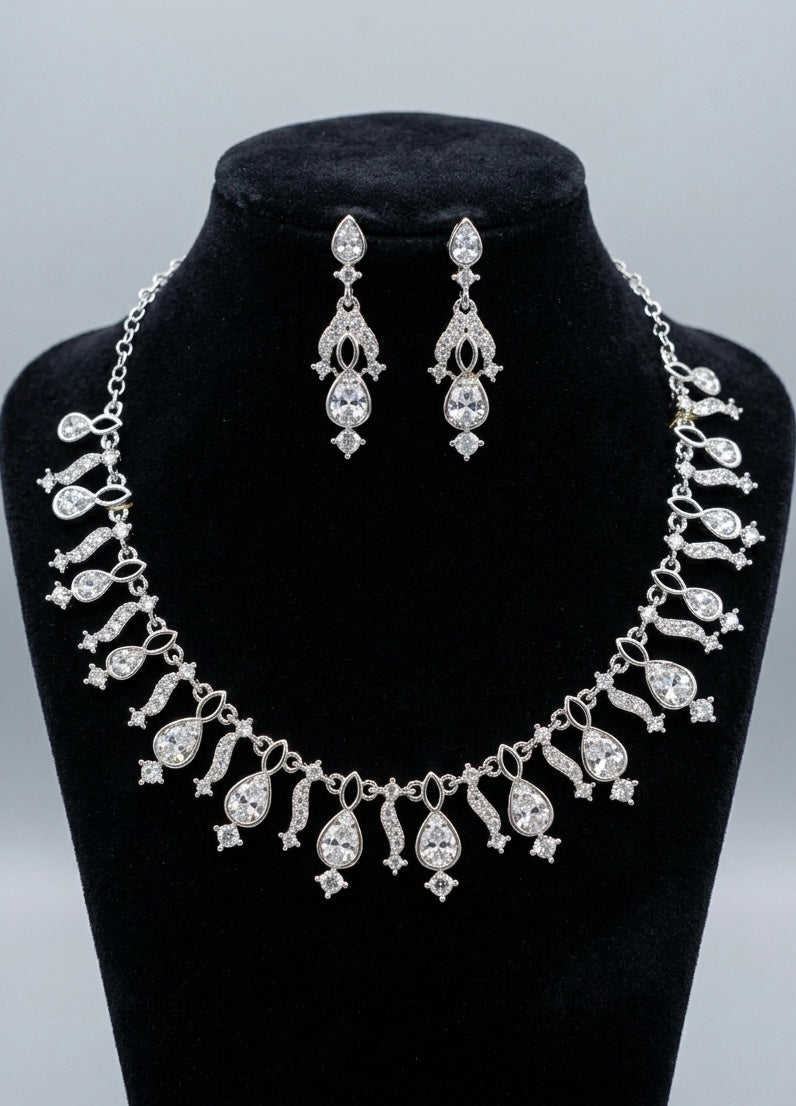 Ornella Teardrop Necklace Set