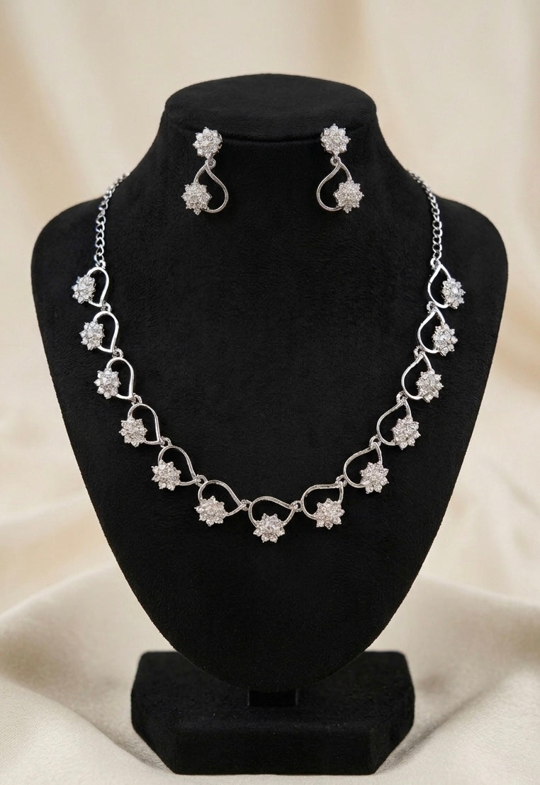 Amora Heart Bloom Necklace Set