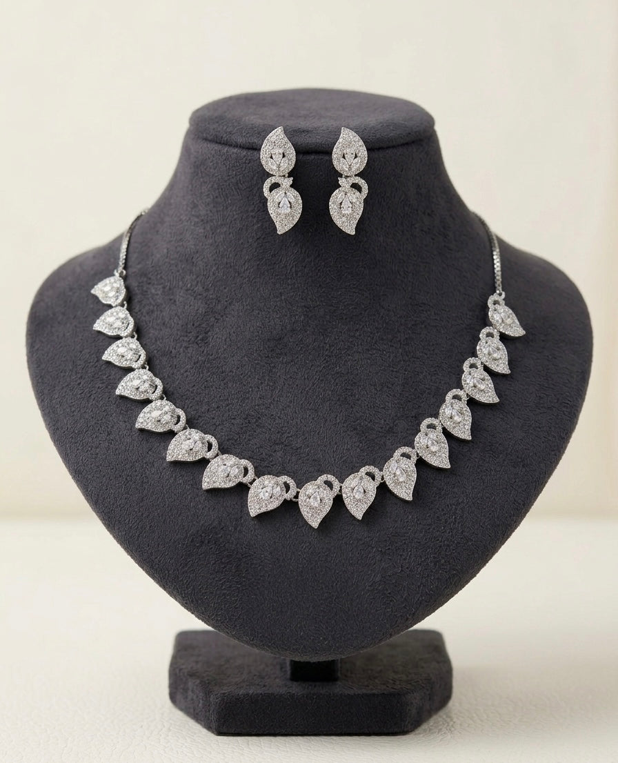 Zyra Leaf Necklace Set
