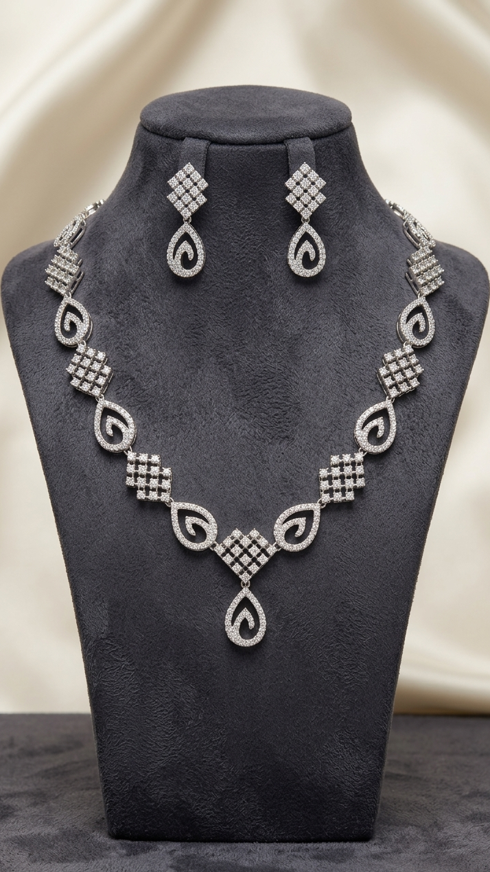 Veloura Spark Silver Necklace Set