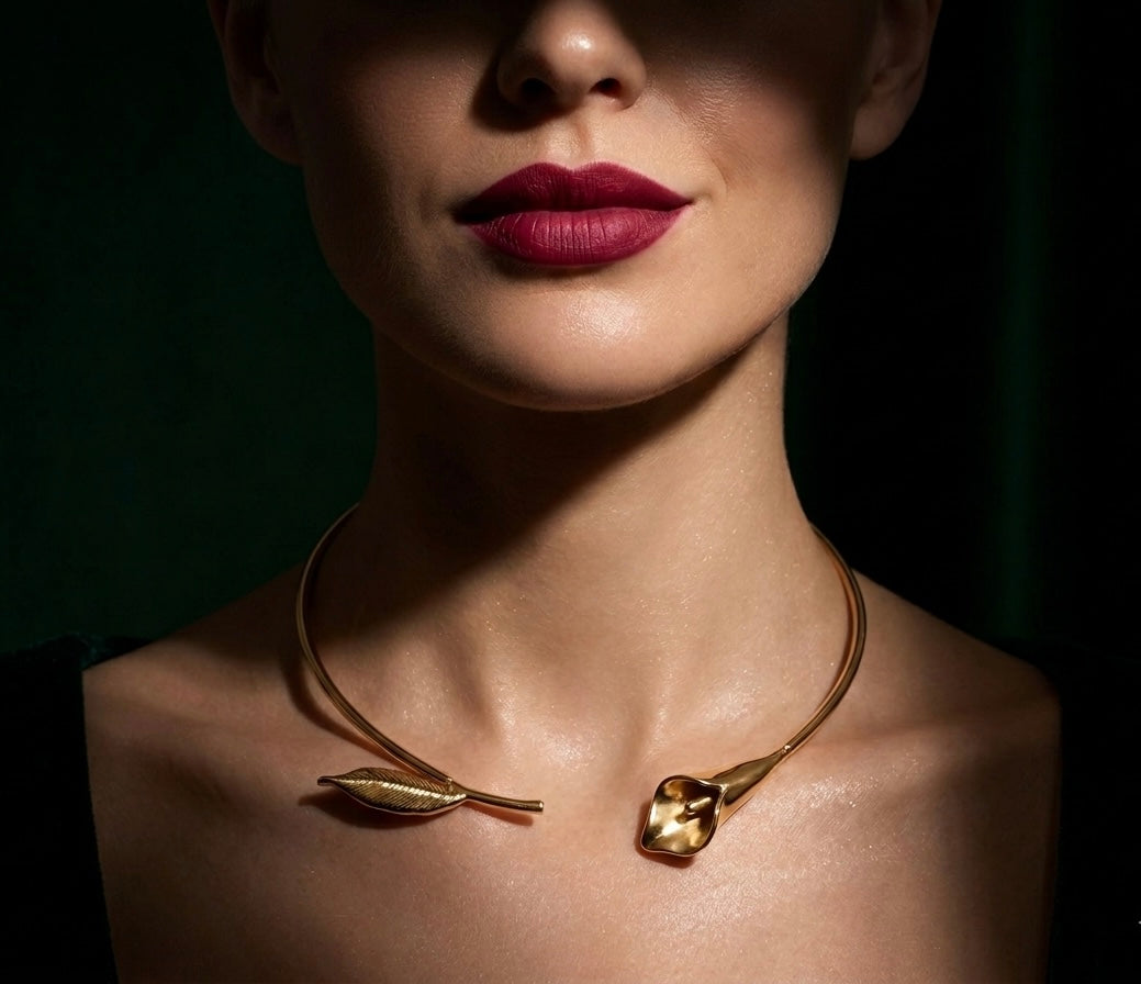 Minimal Leaf & Calla Lily
Gold Open Choker Necklace Set